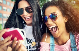 two women winning playing slots on their phones at Everygame Casino