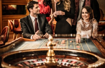 good looking people dressed in their best clothes to play roulette